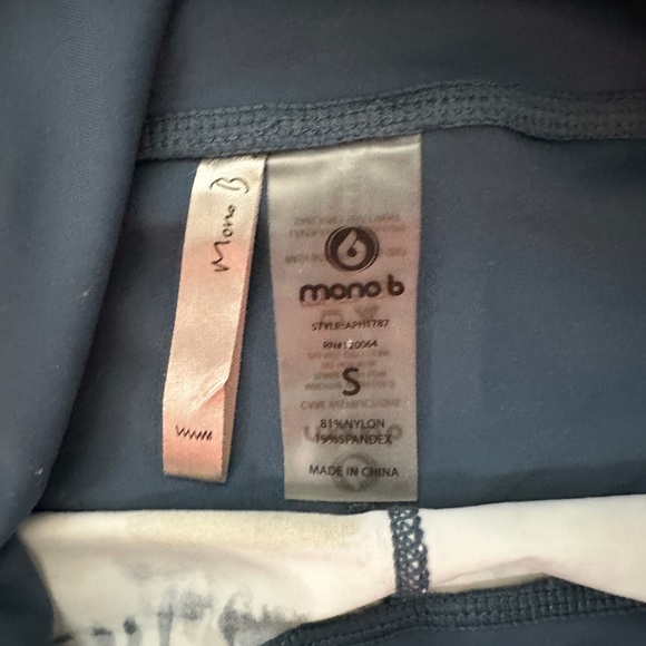 MONO B Leggings Women's size Small Abstract Print on the Front & Solid Blue back - Picture 9 of 11